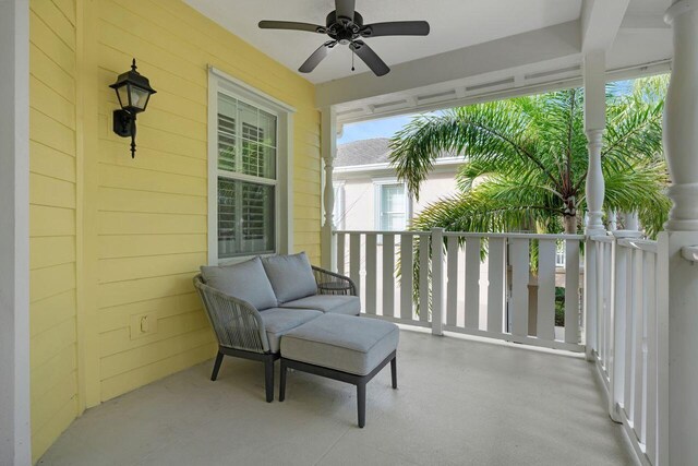 sunroom / solarium featuring ceiling fan