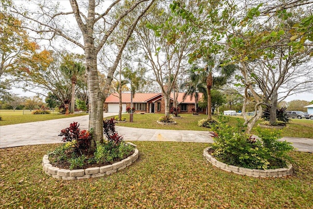 view of yard featuring a garage