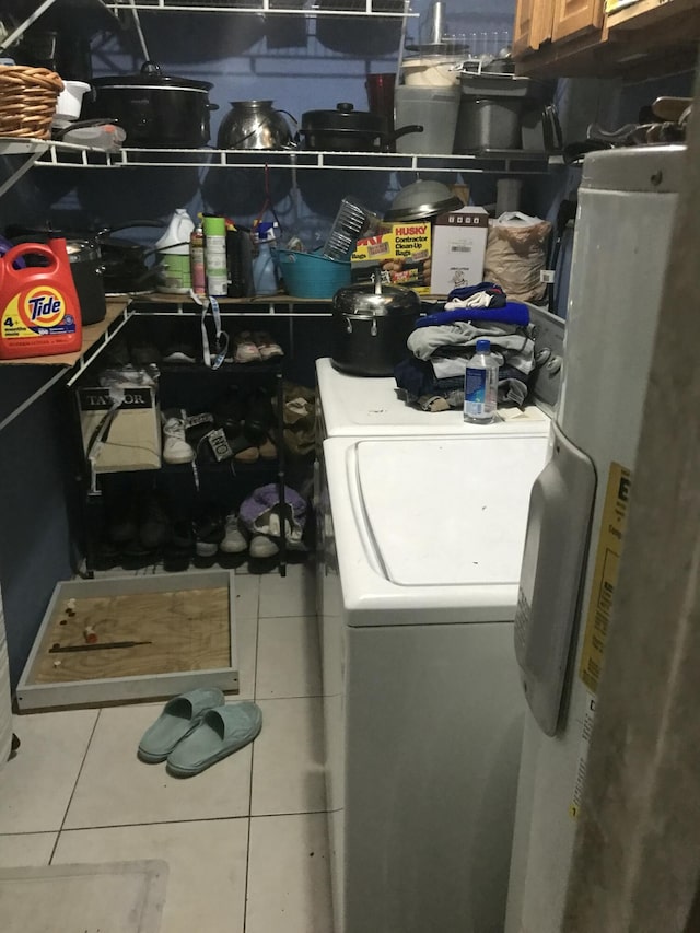 laundry area featuring washer / clothes dryer and tile patterned floors