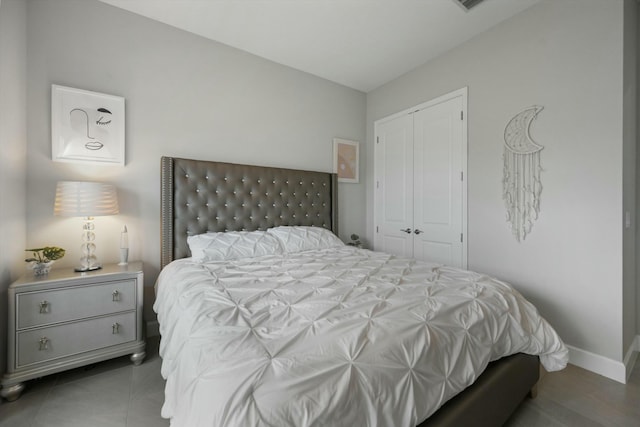 bedroom with a closet