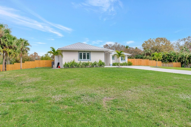 ranch-style house featuring a front lawn