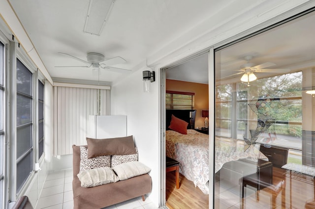 sunroom / solarium with ceiling fan