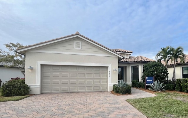 view of front facade featuring a garage