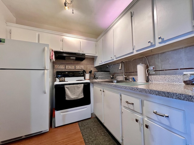 kitchen featuring electric stove, white fridge, light hardwood / wood-style floors, decorative backsplash, and sink