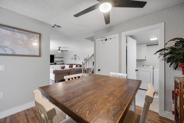 dining space featuring washer and dryer, ceiling fan, a textured ceiling, and hardwood / wood-style floors