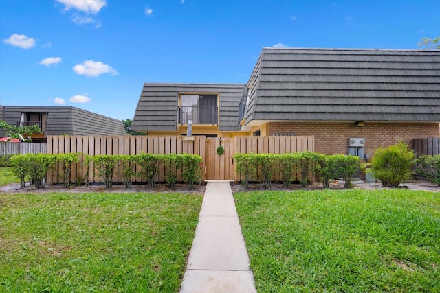 exterior space featuring a yard