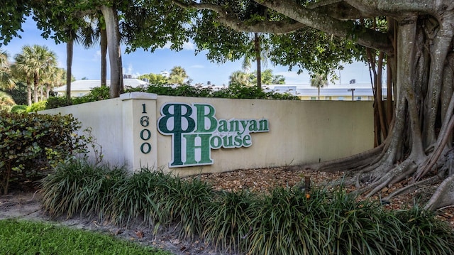 view of community / neighborhood sign