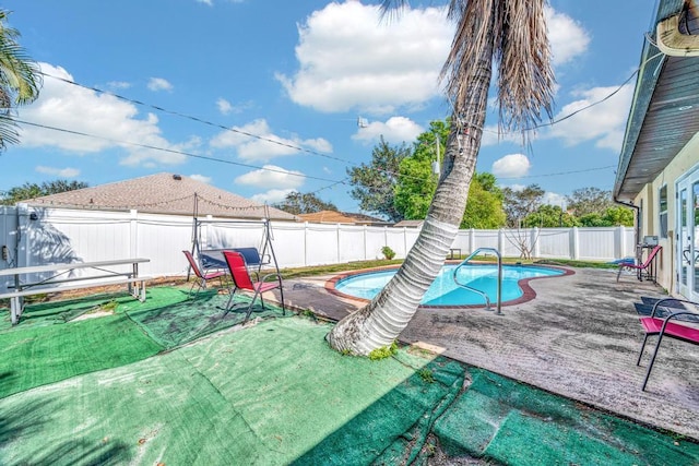 view of swimming pool