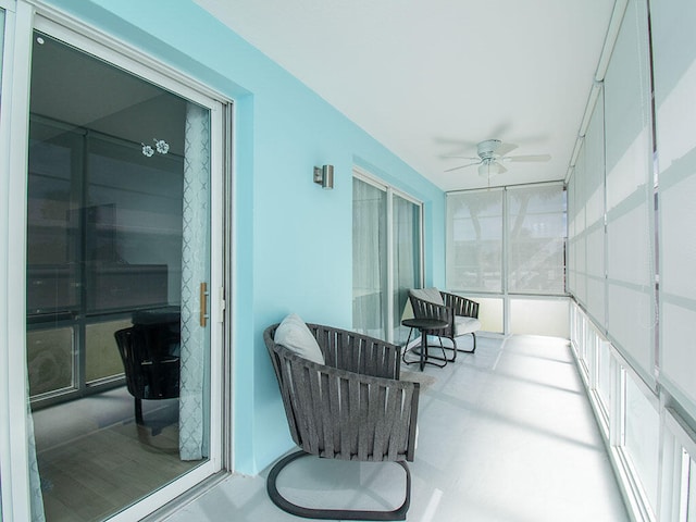 sunroom / solarium featuring a ceiling fan