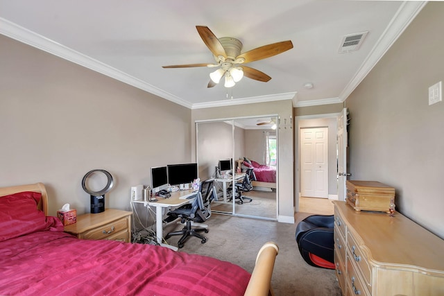 bedroom with ceiling fan, crown molding, a closet, and carpet floors