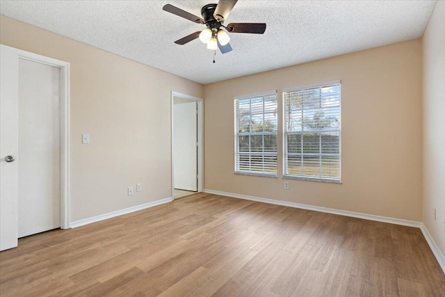 unfurnished bedroom featuring ceiling fan, a textured ceiling, and light wood-type flooring