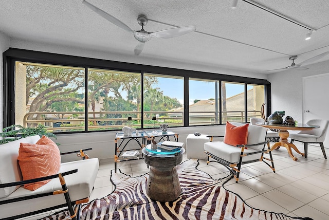 sunroom / solarium with ceiling fan