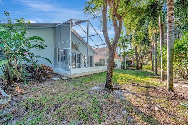 view of yard with a lanai