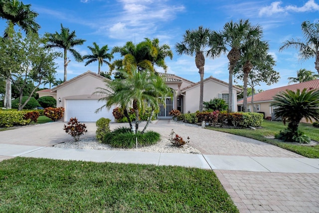 view of front of home featuring a front yard and a garage