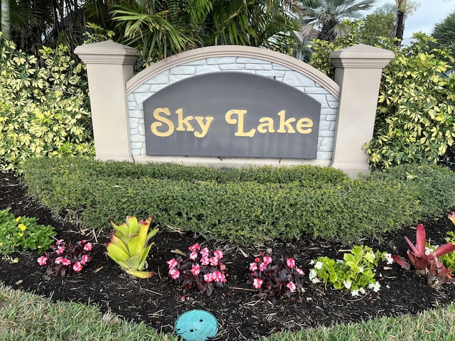 view of community / neighborhood sign