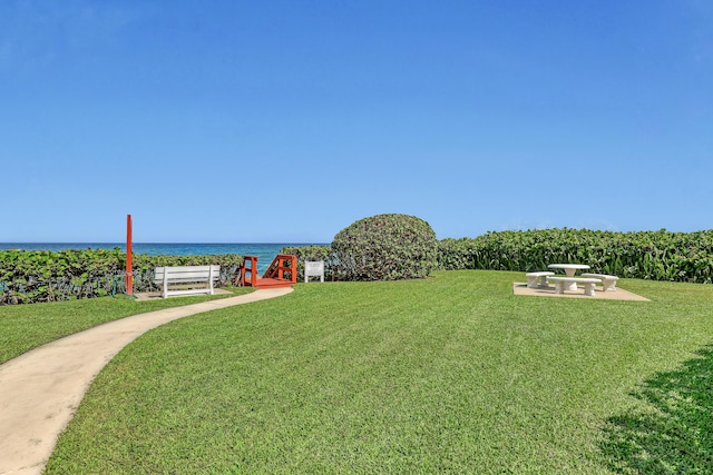 view of yard featuring a water view