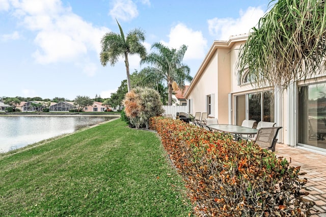 view of yard featuring a water view