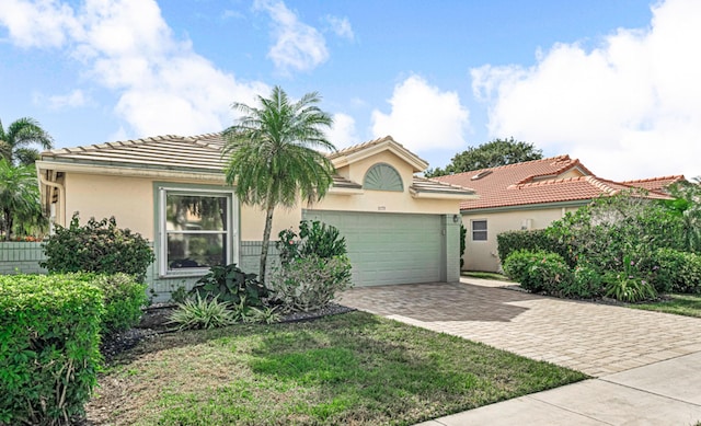 view of front of house featuring a front lawn and a garage