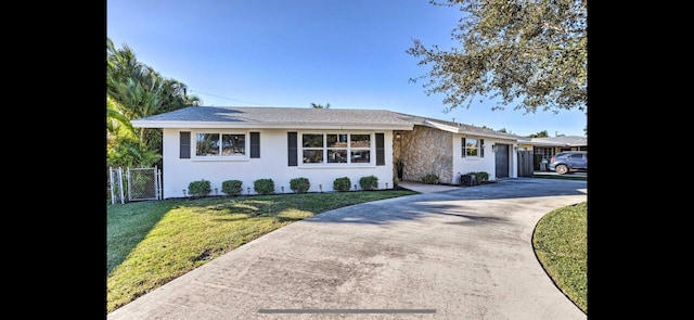 ranch-style house featuring a front lawn