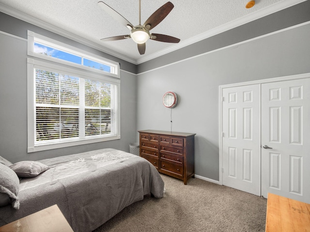 bedroom featuring a closet, ceiling fan, carpet, and a textured ceiling