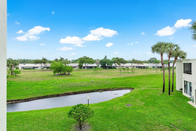 view of yard featuring a water view