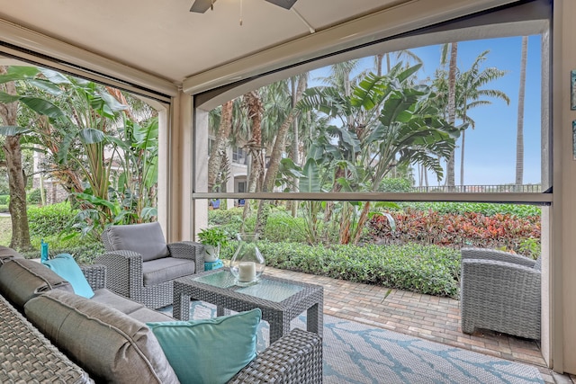 sunroom with ceiling fan