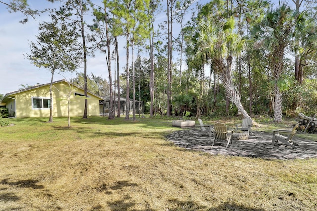 view of yard featuring a patio area