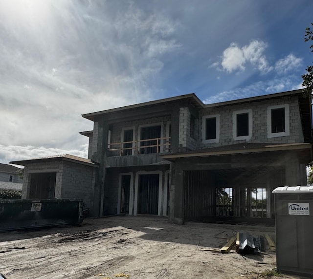 view of front of house with a balcony