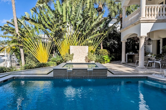 view of swimming pool with an in ground hot tub and a patio area