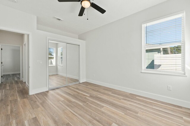 empty room featuring wood-type flooring, lofted ceiling, and an inviting chandelier