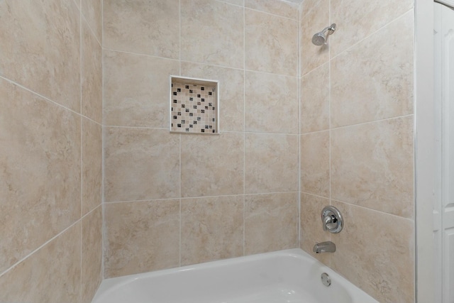 bathroom featuring tiled shower / bath