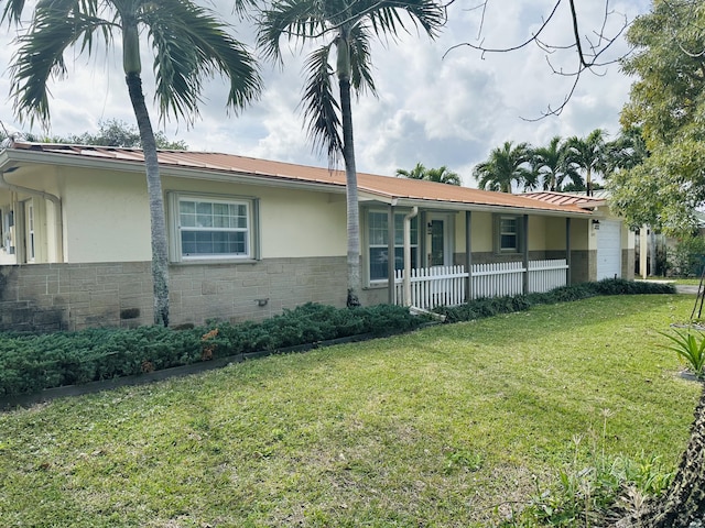 view of front of property with a front lawn