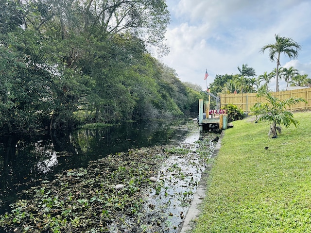 view of yard featuring a water view