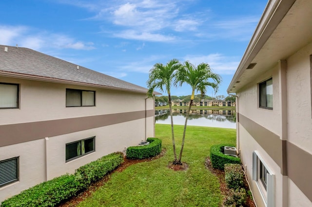 view of yard featuring a water view