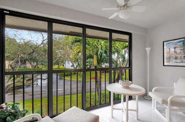 sunroom / solarium with ceiling fan