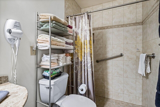 bathroom with toilet and a shower with curtain