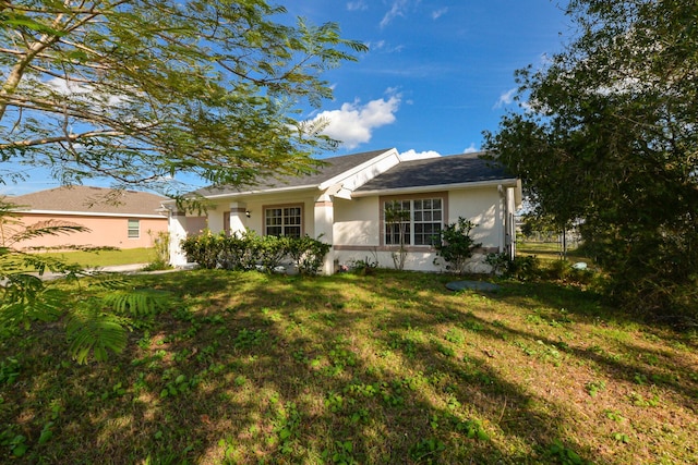 single story home featuring a front yard