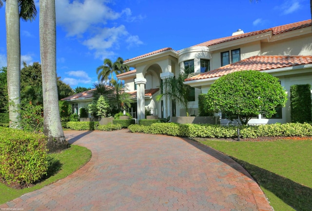 view of mediterranean / spanish-style house