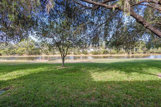 view of yard featuring a water view