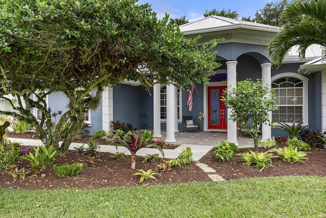 entrance to property featuring a porch