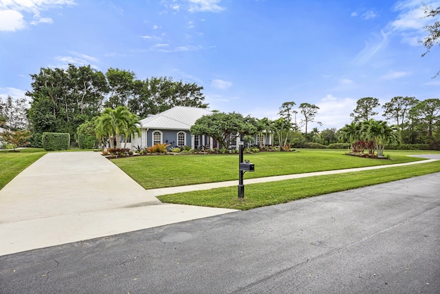 single story home featuring a front lawn