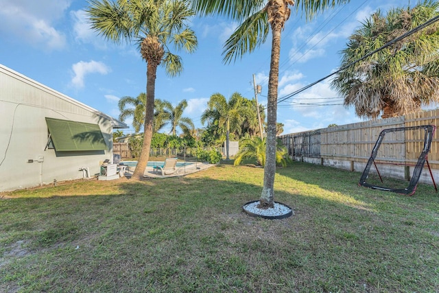 view of yard with a swimming pool