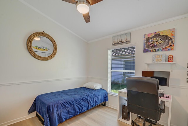 bedroom featuring ceiling fan, light wood finished floors, baseboards, and crown molding