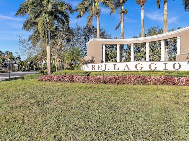 community / neighborhood sign featuring a yard