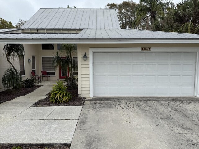 view of front facade with a front yard and a garage