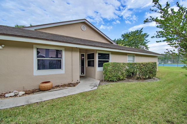 view of front of house featuring a front yard