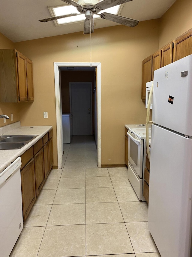 kitchen with sink, white appliances, light tile patterned flooring, and ceiling fan