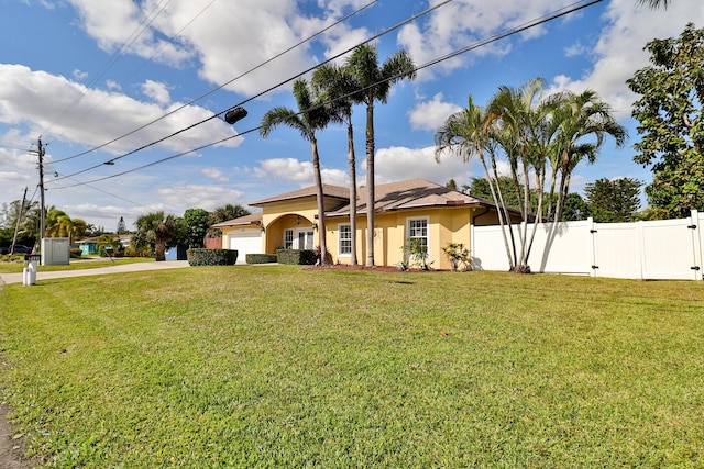 view of front of home featuring a front yard and a garage