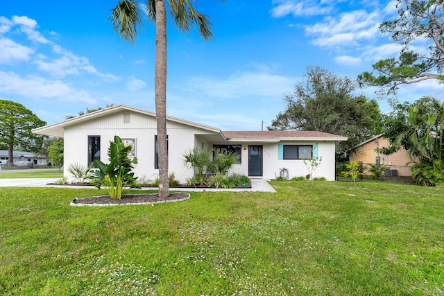 single story home with a front lawn