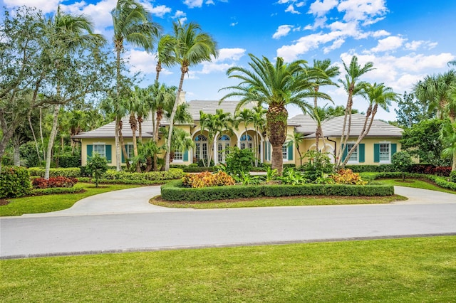 view of front of house with a front yard